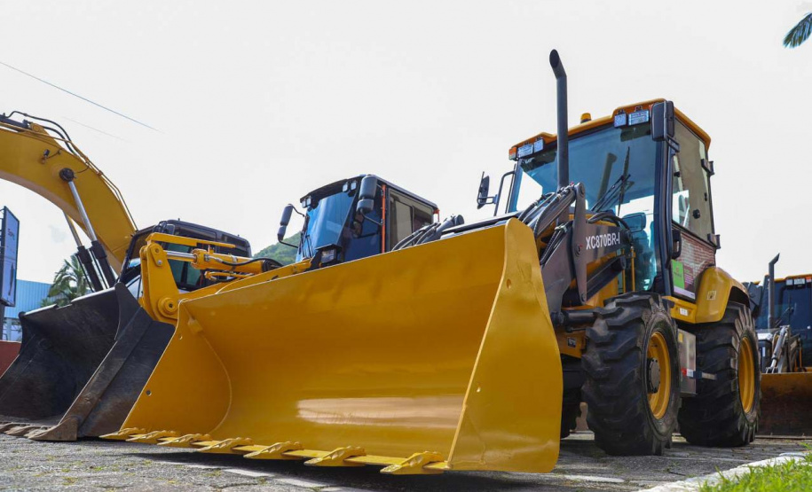Estado entrega sete máquinas agrícolas por dia para municípios paranaenses