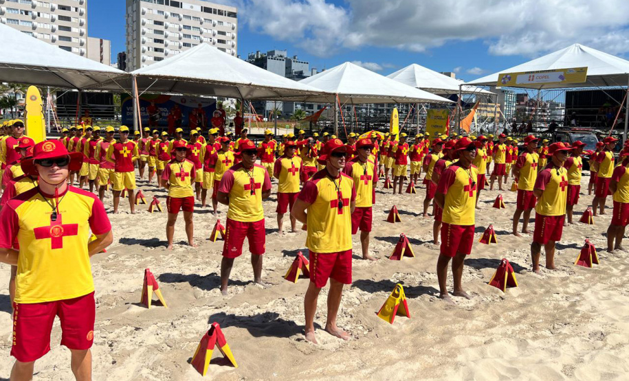Corpo de Bombeiros forma 93 novos guarda-vidas militares e civis para reforçar segurança aquática no Estado