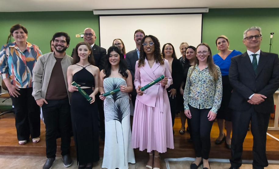 Saúde do Paraná conclui formação de novos especialistas para fortalecer atendimento no SUS