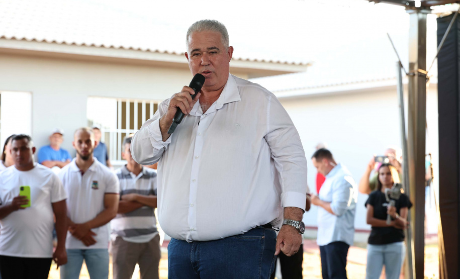 Entrega de casas e estradas rurais Terra Rica