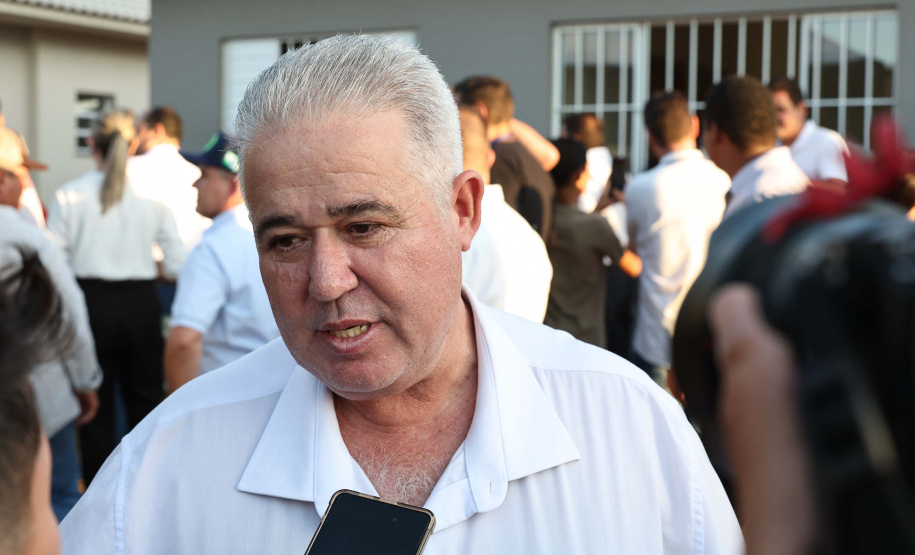 Entrega de casas e estradas rurais Terra Rica