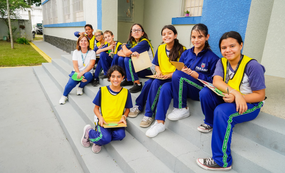 SEED - Escolas integrais recebem material de educação para o trânsito