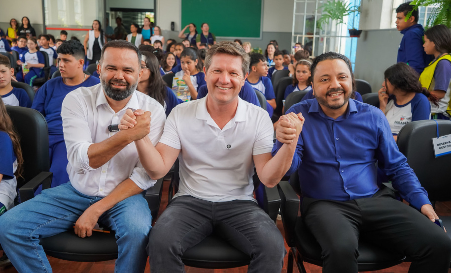 SEED - Escolas integrais recebem material de educação para o trânsito