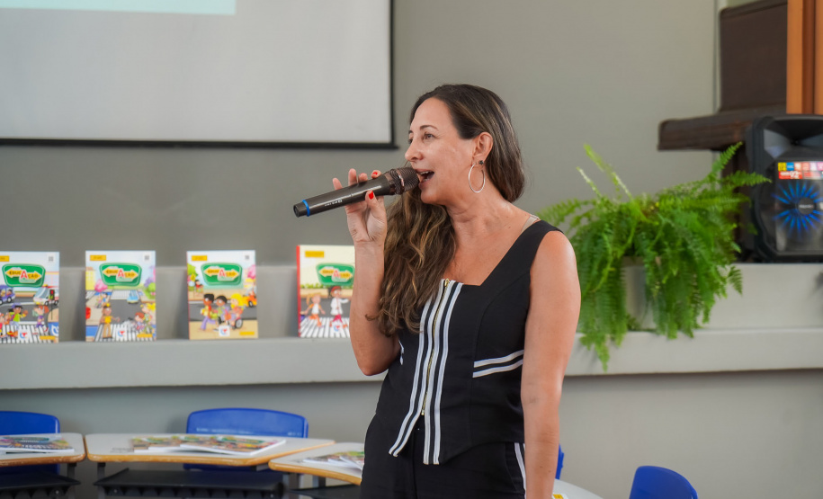 SEED - Escolas integrais recebem material de educação para o trânsito