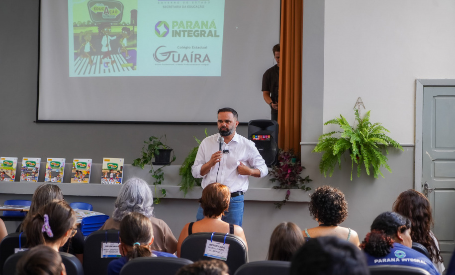 SEED - Escolas integrais recebem material de educação para o trânsito