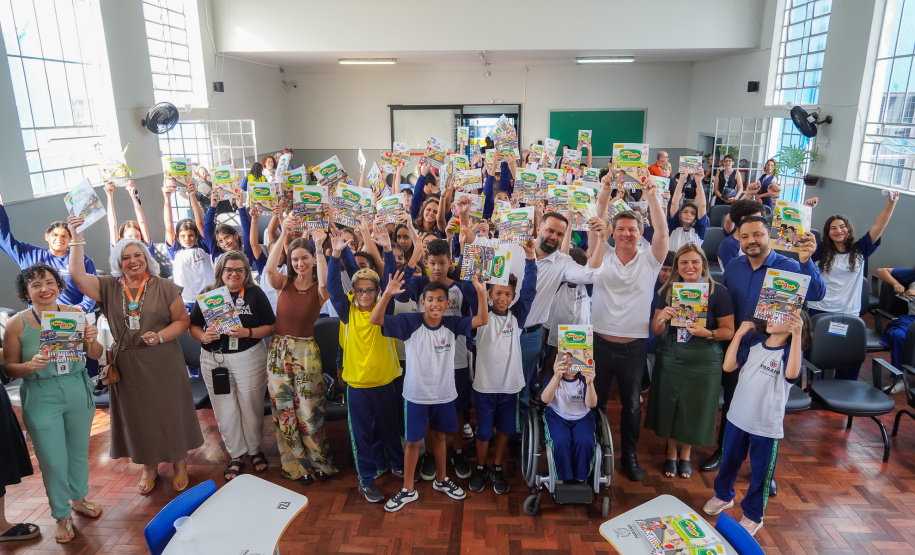 SEED - Escolas integrais recebem material de educação para o trânsito