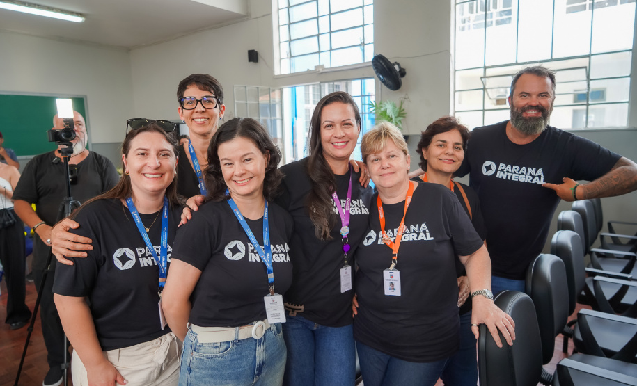 SEED - Escolas integrais recebem material de educação para o trânsito