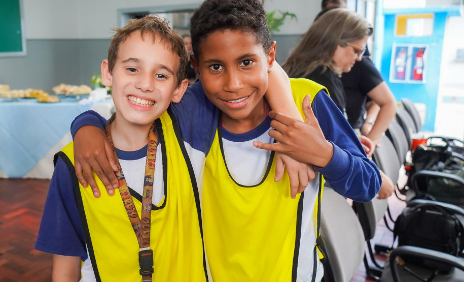 SEED - Escolas integrais recebem material de educação para o trânsito