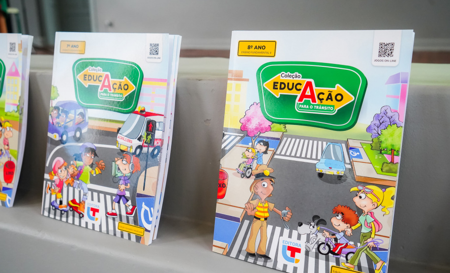 SEED - Escolas integrais recebem material de educação para o trânsito