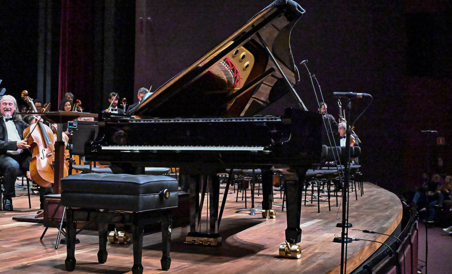 TEATRO GUAÍRA - Com novo piano e solista internacional, Orquestra Sinfônica do Paraná abre temporada 2026 no Guairão
