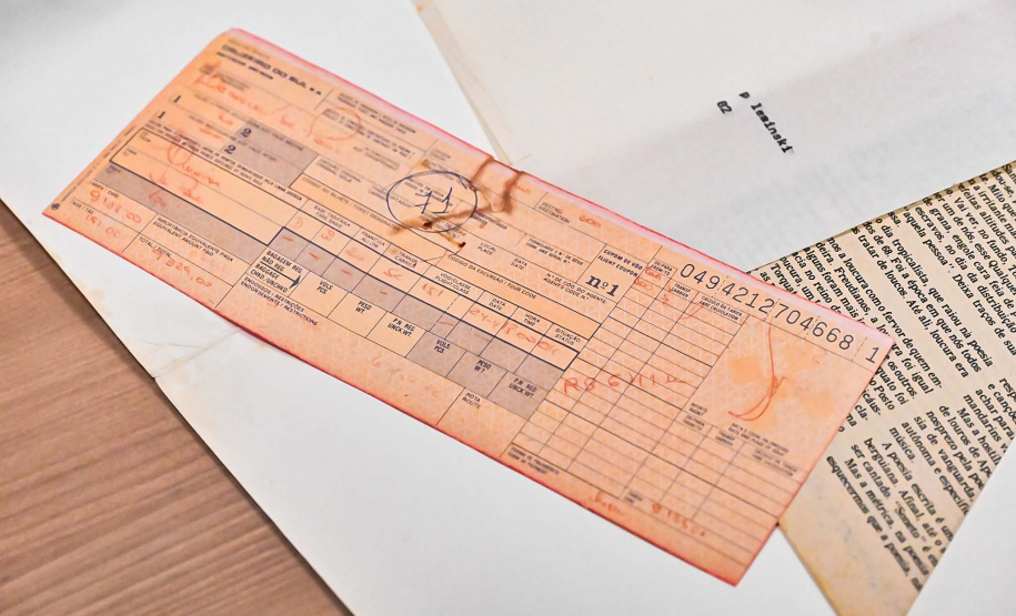 Família de Paulo Leminski recebe, na BPP, textos achados do autor após 44 anos