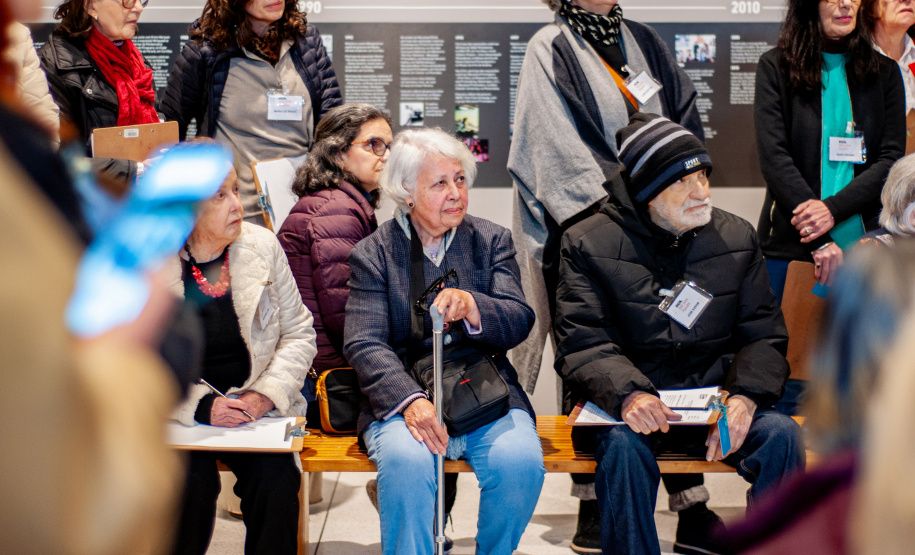 MON promove atividade para público com mais de 60 anos, inspirada na obra do artista Alberto Massuda