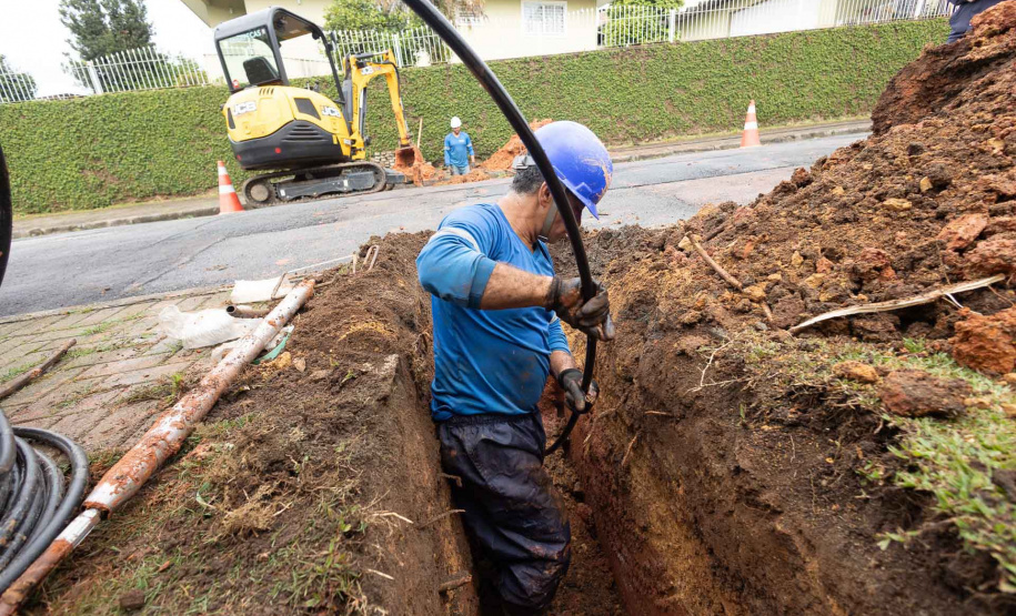 Sanepar evita abrir buracos nas ruas em consertos com uso do “tatuzinho”