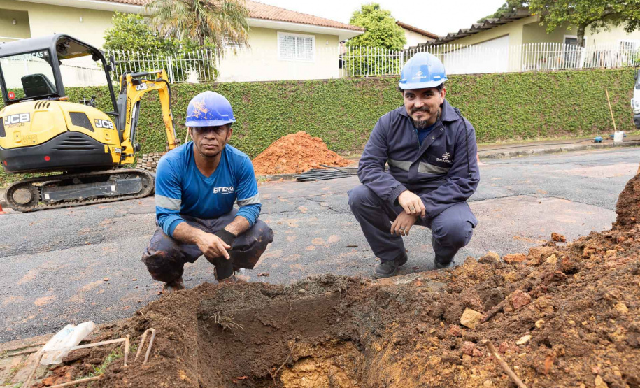 Sanepar evita abrir buracos nas ruas em consertos com uso do “tatuzinho”