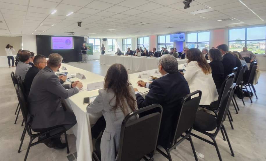 FUNDAÇÃO ARAUCÁRIA - ZICOSUR Universitário e Governo alinham estratégias de desenvolvimento regional