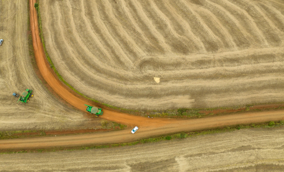 R$ 353 milhões: Estado libera recursos para estradas rurais e maquinários em Guarapuava e região