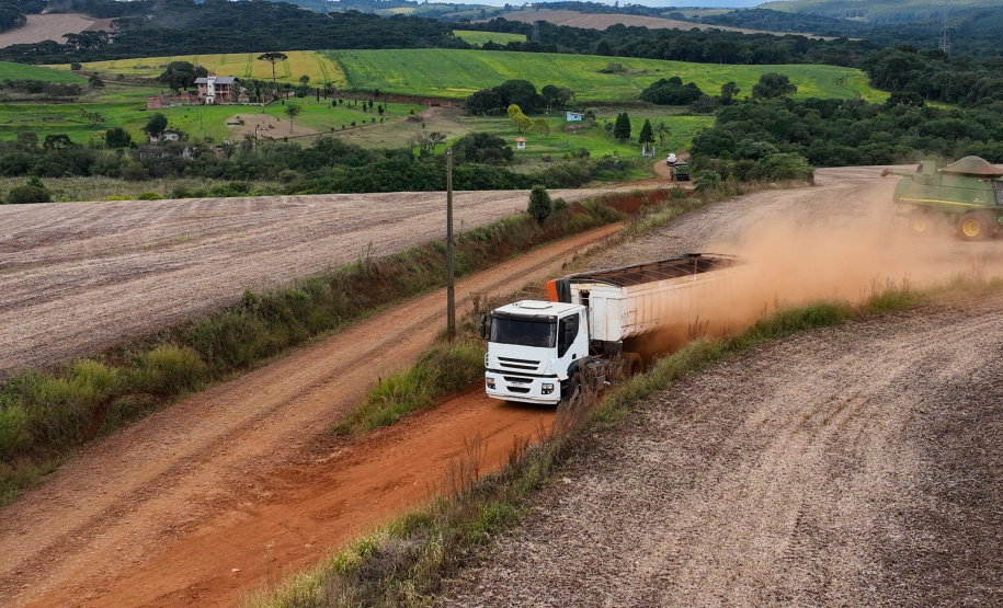R$ 353 milhões: Estado libera recursos para estradas rurais e maquinários em Guarapuava e região