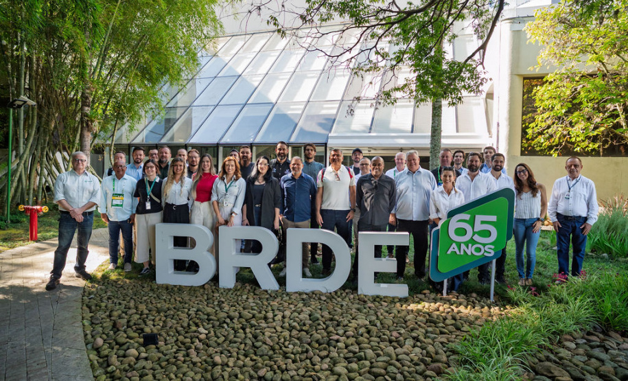 BRDE reúne prefeitos e lideranças de 15 municípios em agenda estratégica durante Smart City Expo