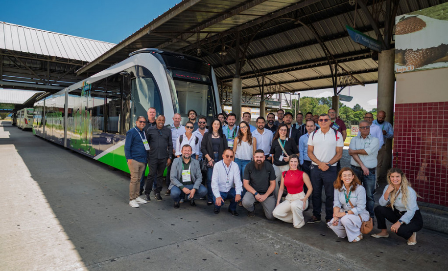 BRDE reúne prefeitos e lideranças de 15 municípios em agenda estratégica durante Smart City Expo