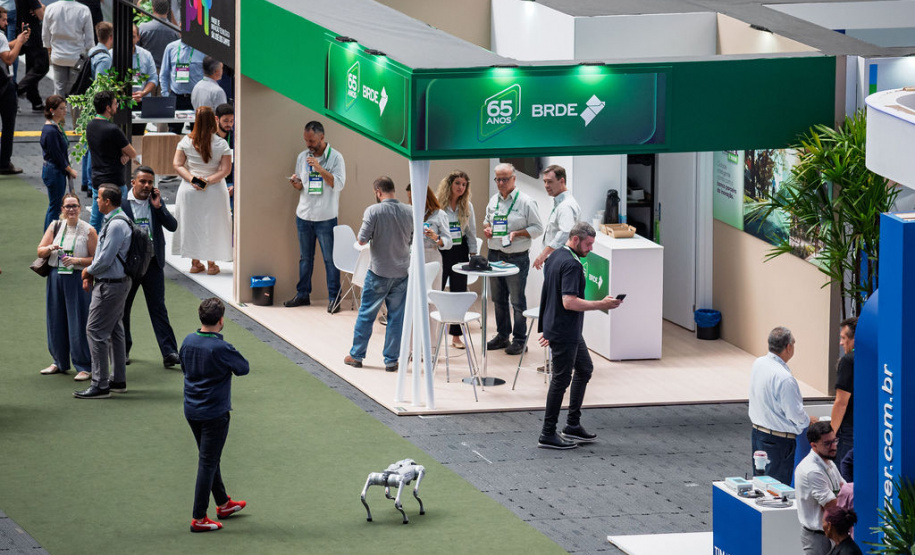 BRDE reúne prefeitos e lideranças de 15 municípios em agenda estratégica durante Smart City Expo