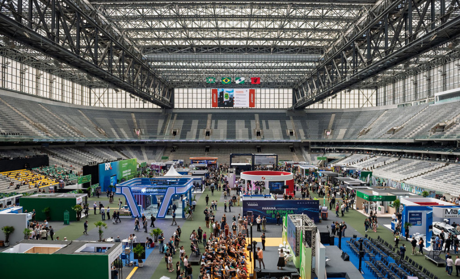 BRDE reúne prefeitos e lideranças de 15 municípios em agenda estratégica durante Smart City Expo