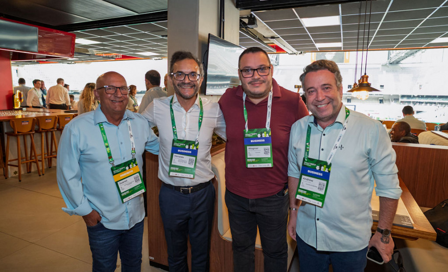 BRDE reúne prefeitos e lideranças de 15 municípios em agenda estratégica durante Smart City Expo