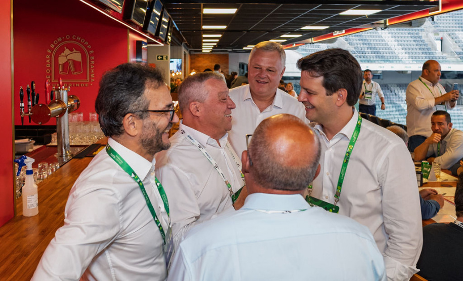 BRDE reúne prefeitos e lideranças de 15 municípios em agenda estratégica durante Smart City Expo