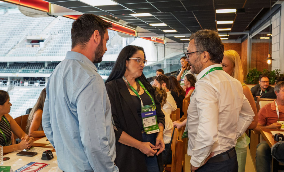 BRDE reúne prefeitos e lideranças de 15 municípios em agenda estratégica durante Smart City Expo