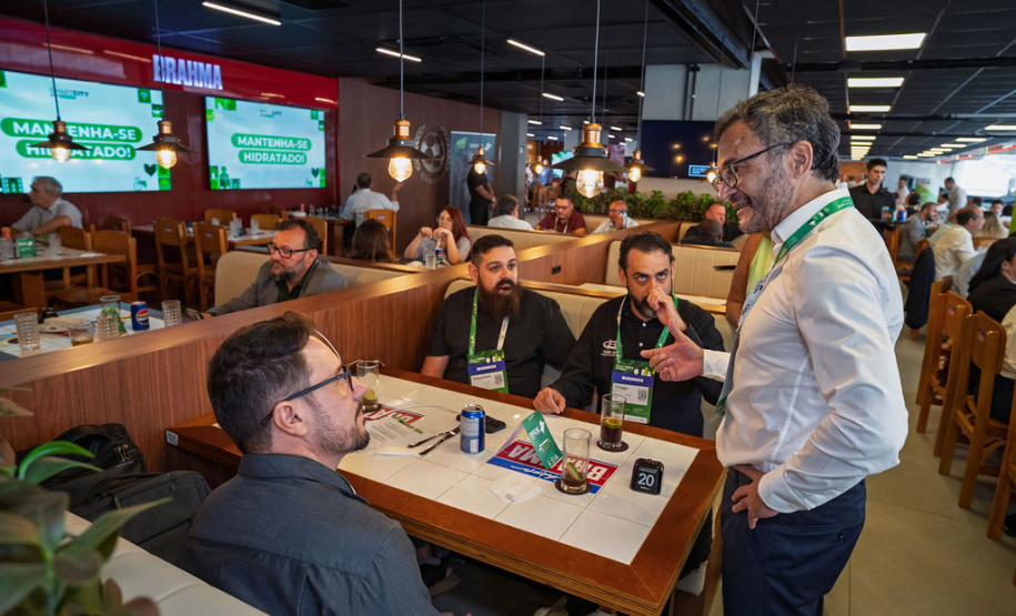 BRDE reúne prefeitos e lideranças de 15 municípios em agenda estratégica durante Smart City Expo