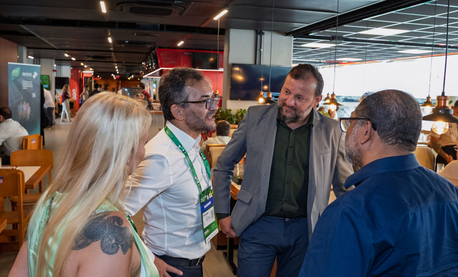 BRDE reúne prefeitos e lideranças de 15 municípios em agenda estratégica durante Smart City Expo