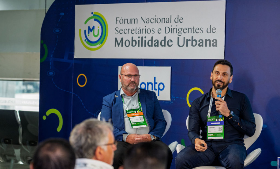 BRDE reúne prefeitos e lideranças de 15 municípios em agenda estratégica durante Smart City Expo