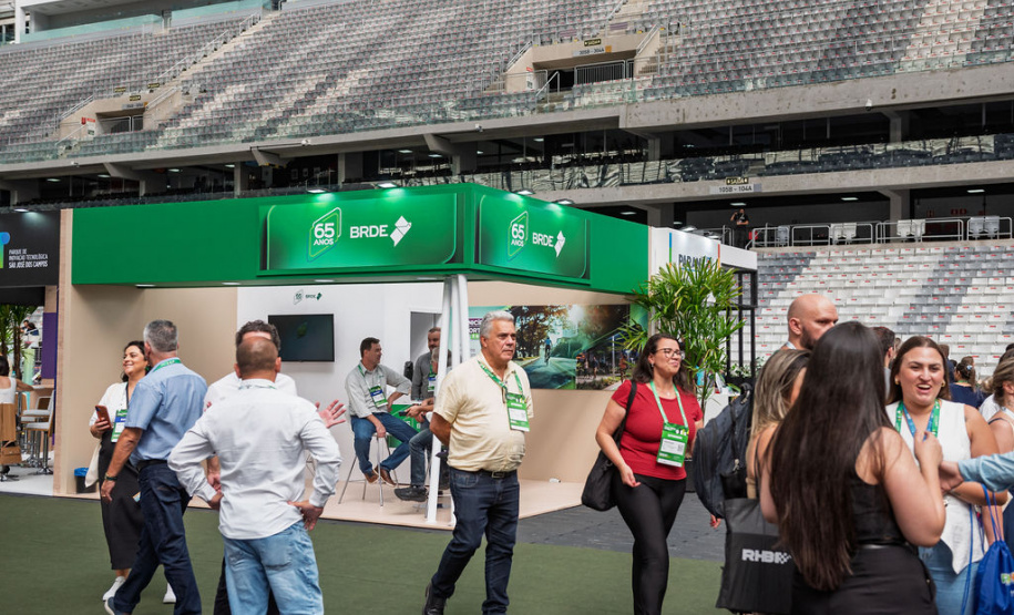 BRDE reúne prefeitos e lideranças de 15 municípios em agenda estratégica durante Smart City Expo