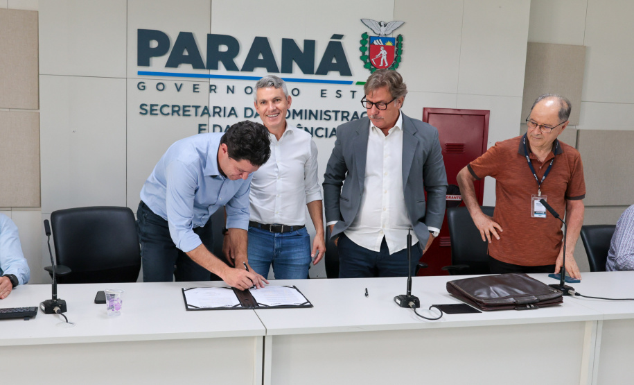 Governo do Estado assina contrato para estudos e anteprojeto do BRT Norte-Su