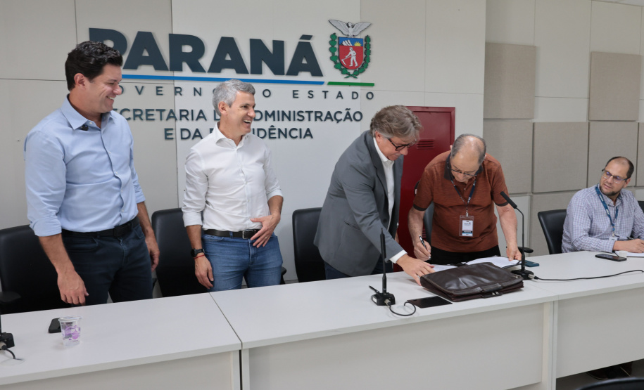 Governo do Estado assina contrato para estudos e anteprojeto do BRT Norte-Su