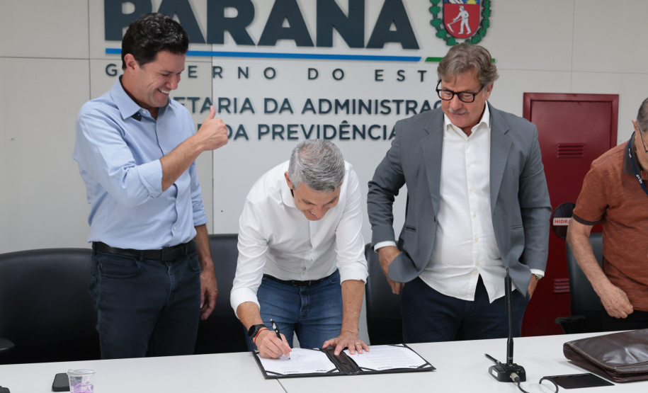 Governo do Estado assina contrato para estudos e anteprojeto do BRT Norte-Su