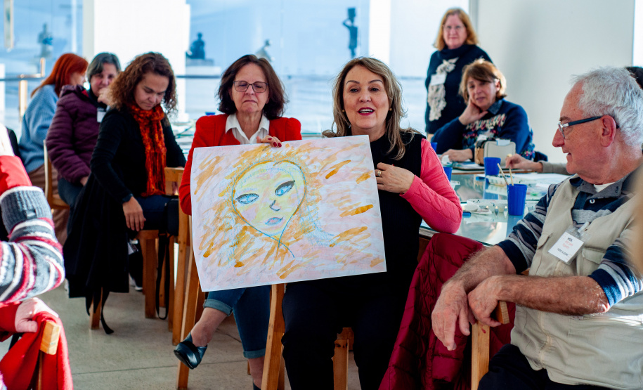 MON promove atividade para público com mais de 60 anos, inspirada na obra do artista Alberto Massuda