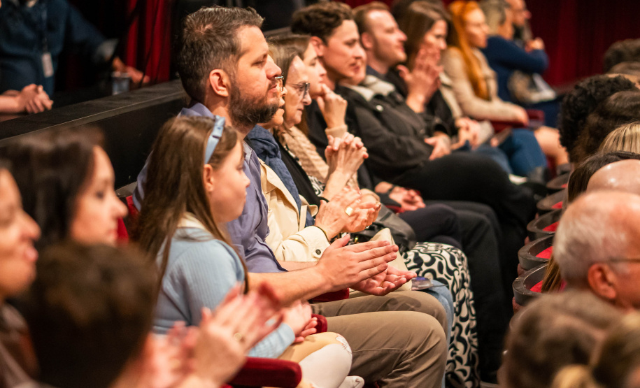 TEATRO GUAÍRA - Com novo piano e solista internacional, Orquestra Sinfônica do Paraná abre temporada 2026 no Guairão