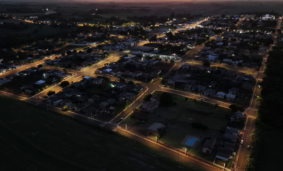 SECID - Iluminação de LED chega a 75% do Paraná com investimentos do Governo do Estado