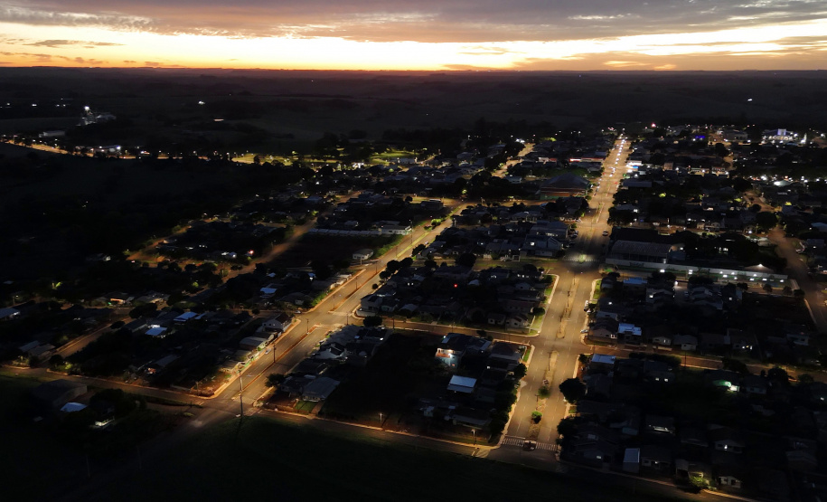 SECID - Iluminação de LED chega a 75% do Paraná com investimentos do Governo do Estado