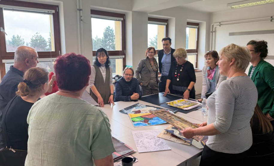 Diretor do Centro Juvenil de Artes Plásticas do Paraná integra júri de concurso internacional de arte infantil