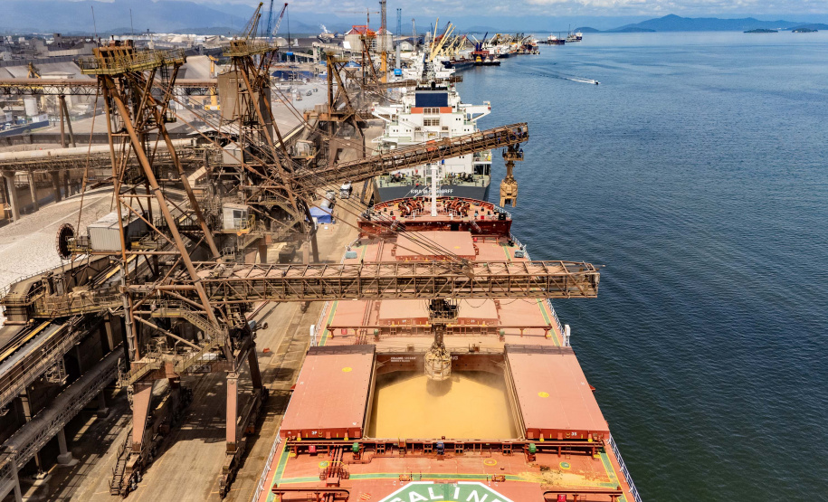 Sugestão matéria | Exportações de soja e carnes sustentam movimentação nos portos paranaenses no 1º bimestre