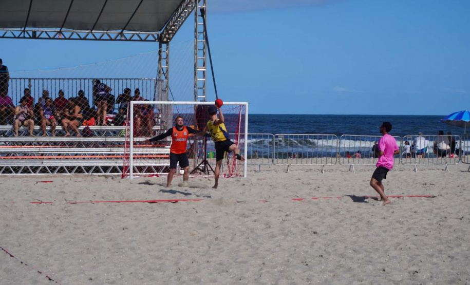 HANDEBOL DE AREIA
