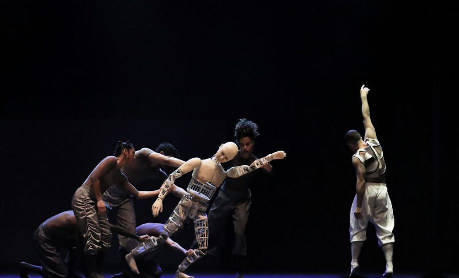 Orquestra Sinfônica do Paraná e Balé Teatro Guaíra abrem seleções para músicos e bailarinos