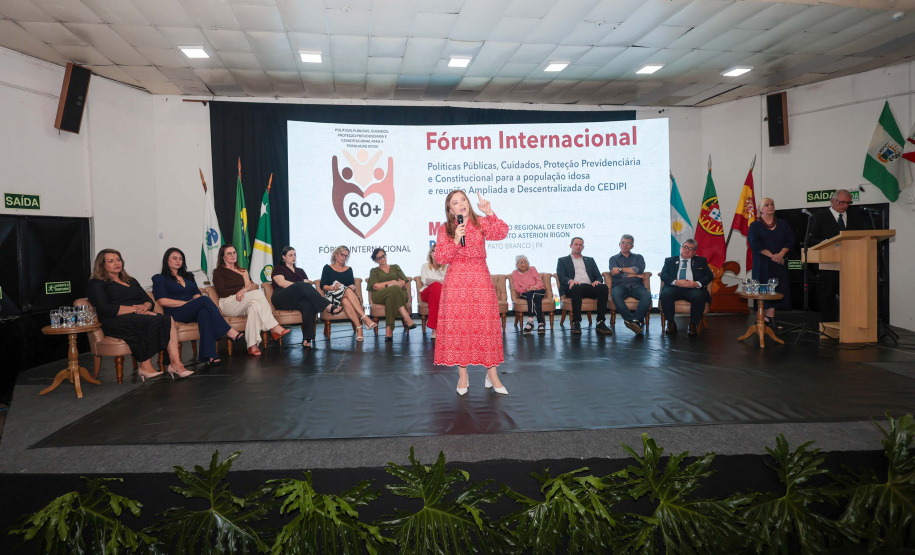SEMIPI: Fórum internacional debate envelhecimento e reforça políticas públicas para a pessoa idosa no Paraná