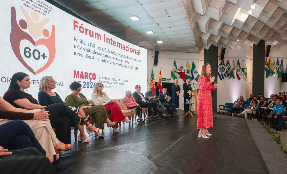 SEMIPI: Fórum internacional debate envelhecimento e reforça políticas públicas para a pessoa idosa no Paraná