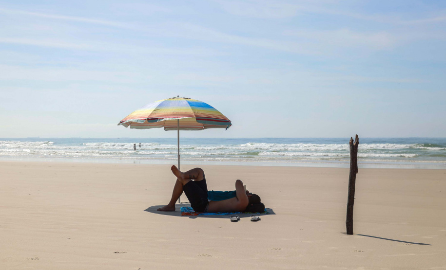 FIM DE SEMANA SERÁ DE SOL E CALOR NO PARANÁ, AFIRMA SIMEPAR