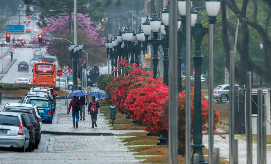 SEMANA SERÁ DE TEMPERATURAS AMENAS E CHUVA ISOLADA NO PARANÁ