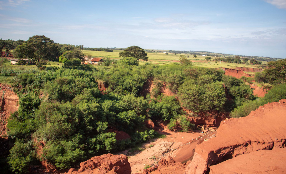 Em Loanda, obra para conter maior erosão urbana do Paraná atinge 82% de execução