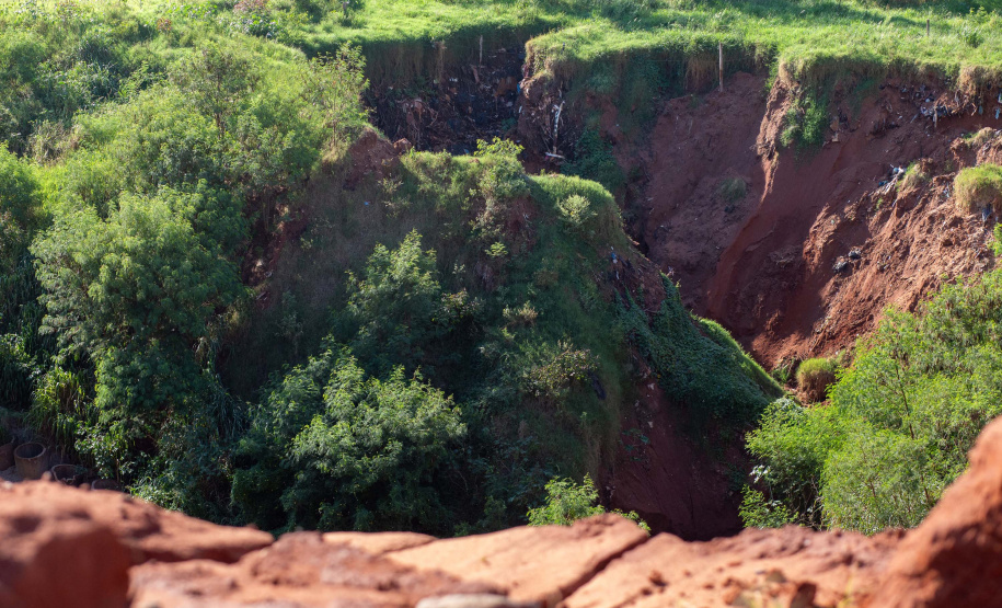 Em Loanda, obra para conter maior erosão urbana do Paraná atinge 82% de execução
