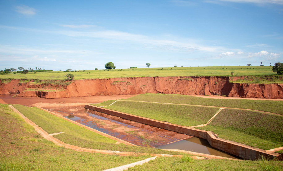 Em Loanda, obra para conter maior erosão urbana do Paraná atinge 82% de execução
